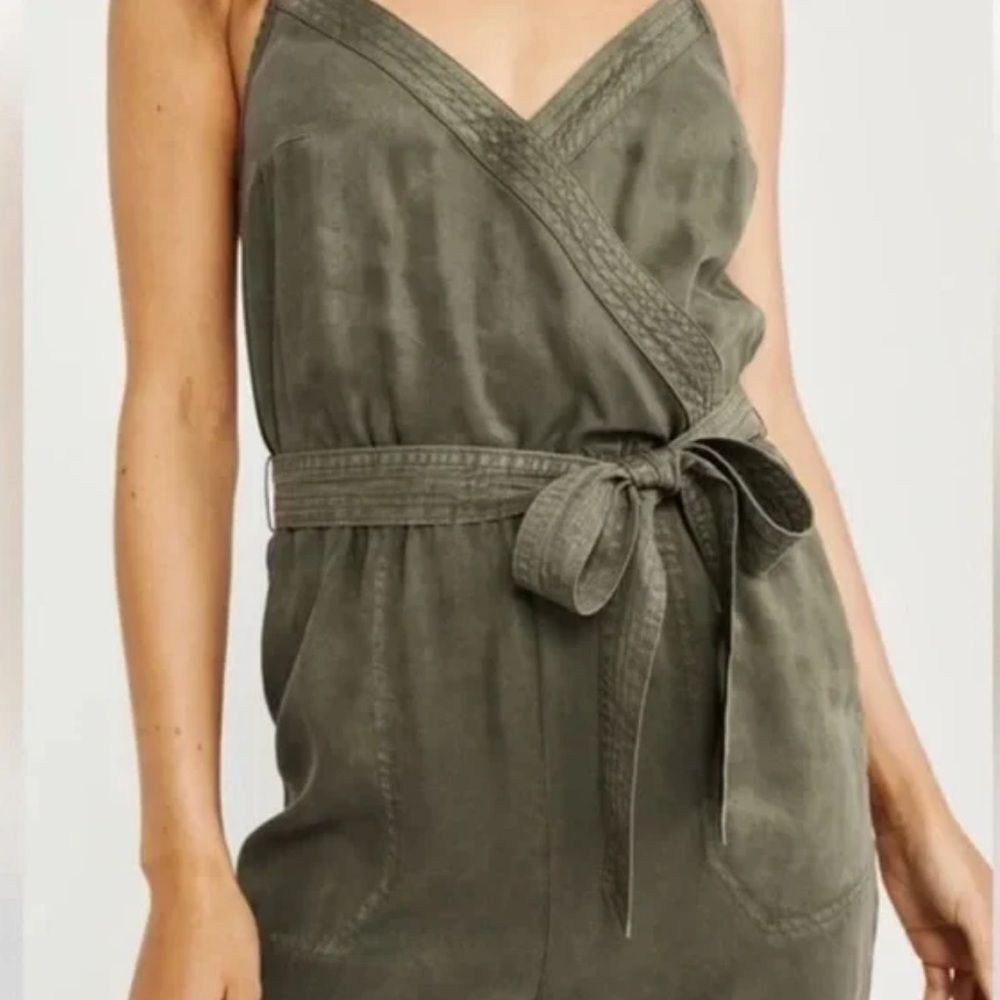 Abercrombie & Fitch Olive Green Jumpsuit Medium Belt Boho Preppy Casual Vacation - Picture 9 of 13